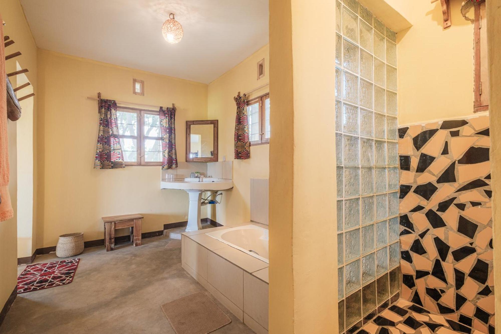 Lake Natron Maasai Giraffe Eco Lodge And Camping Mtowabaga Exterior foto