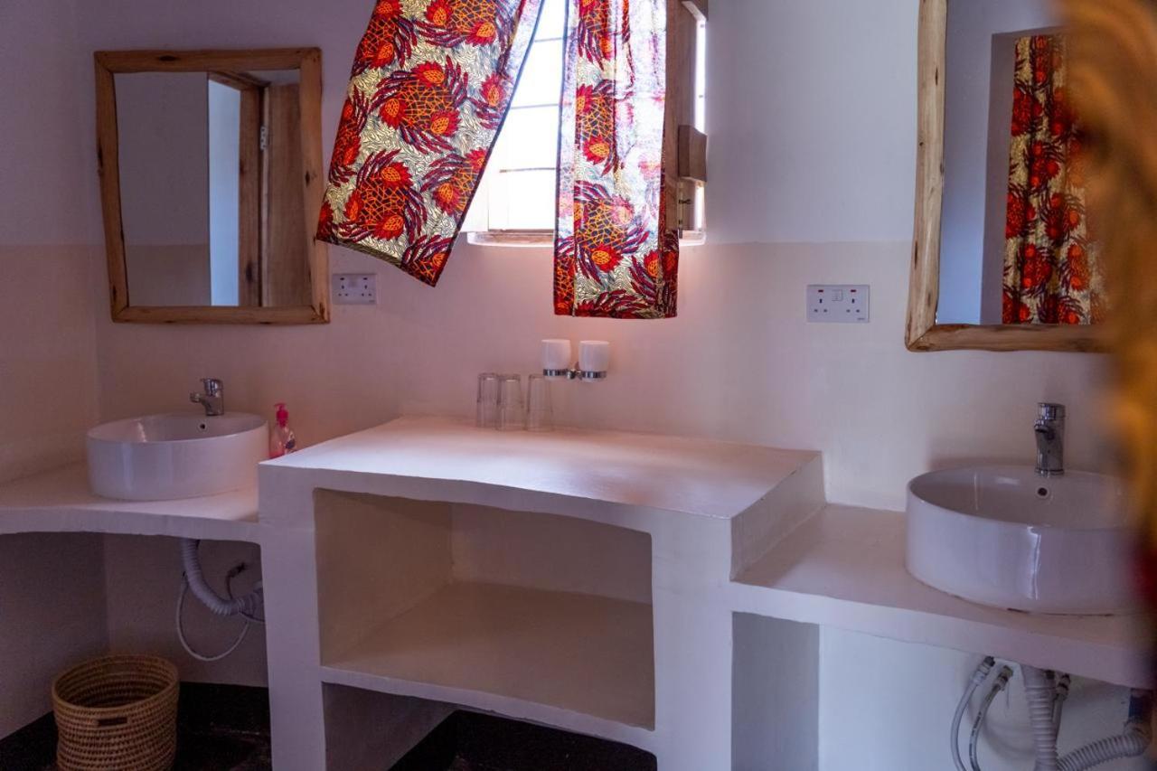 Lake Natron Maasai Giraffe Eco Lodge And Camping Mtowabaga Exterior foto
